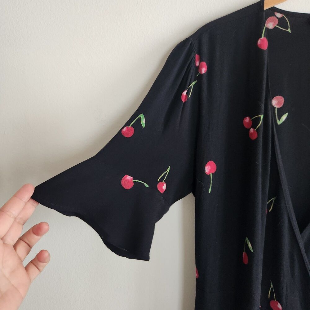 Rails Aimee Black Cherry Print Wrap Mini Dress Size M novelty summer vacation - Picture 4 of 10